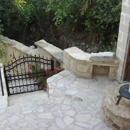 Patriko Traditional Stone