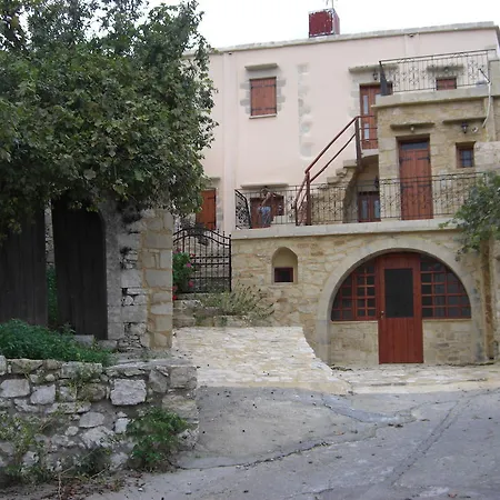 Ξενοδοχείο με διαμερίσματα πατρικό - παραδοσιακά πέτρινα σπίτια